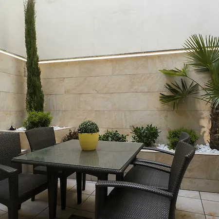 Rent Cervantes 47 *